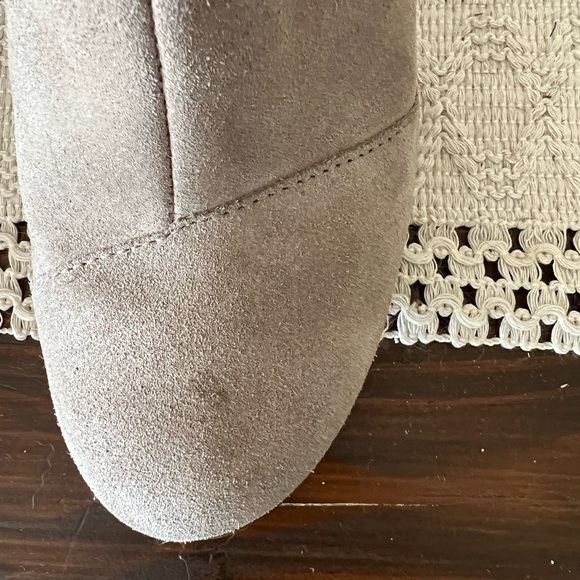 Toms Lunata Suede Block Taupe Heel booties, size W8. - Picture 10 of 12